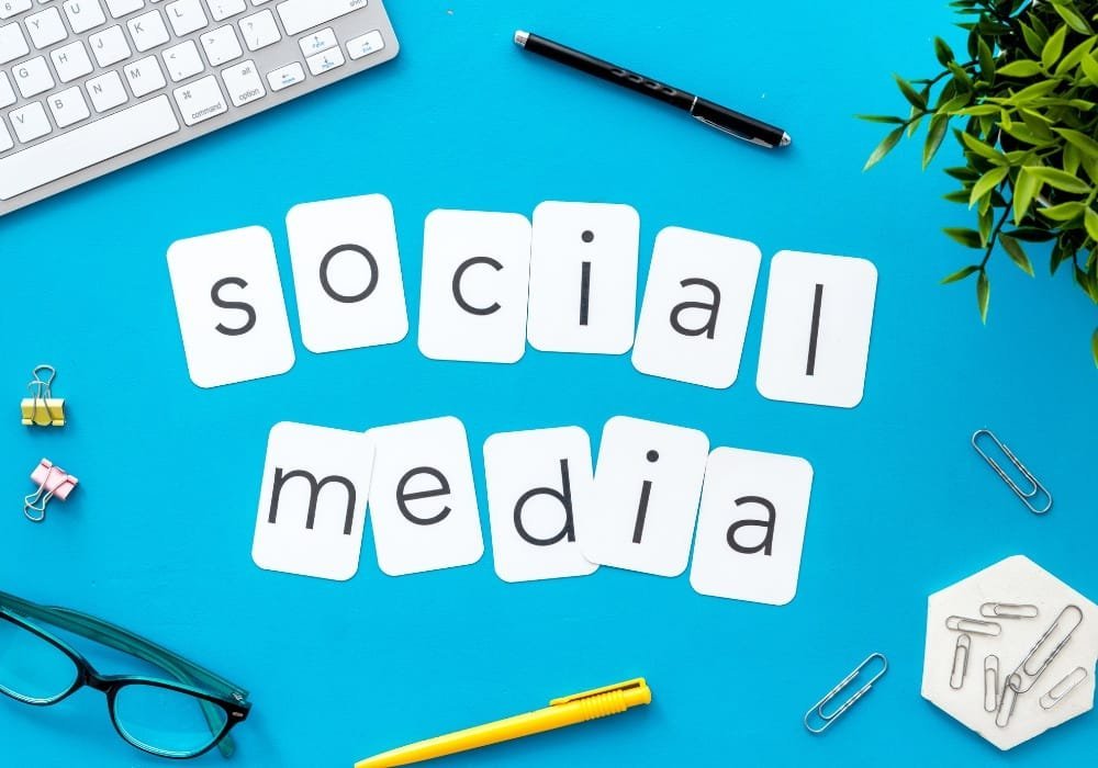 Social Media Marketing Desk